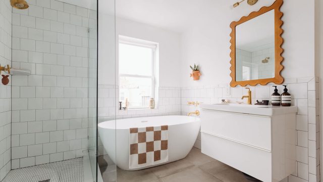 Why Showers Are Winning Over Bathtubs in Modern Bathrooms