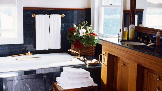 Reviving Bold Styles: 80s Bathroom Trends Make a Comeback
