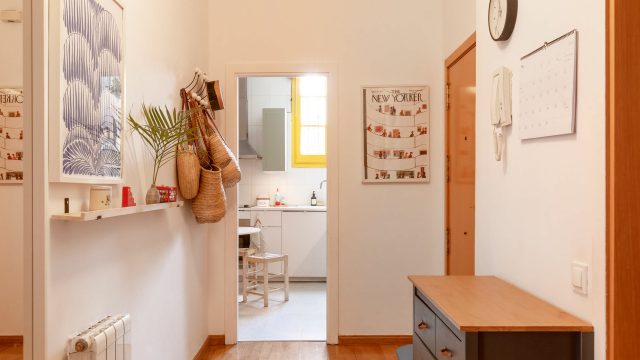 Transform Your Entryway: Innovative Space-Saving Solutions