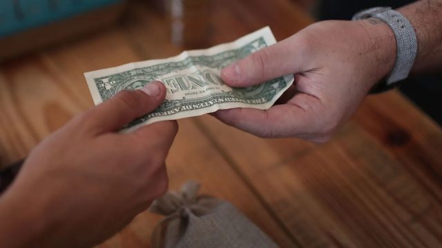 Moderate Salary Growth Expected in 2024 Amid Economic Shifts