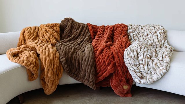 Unveiling the Cozy Comfort of the Lola Blanket: Now at 35% Off!